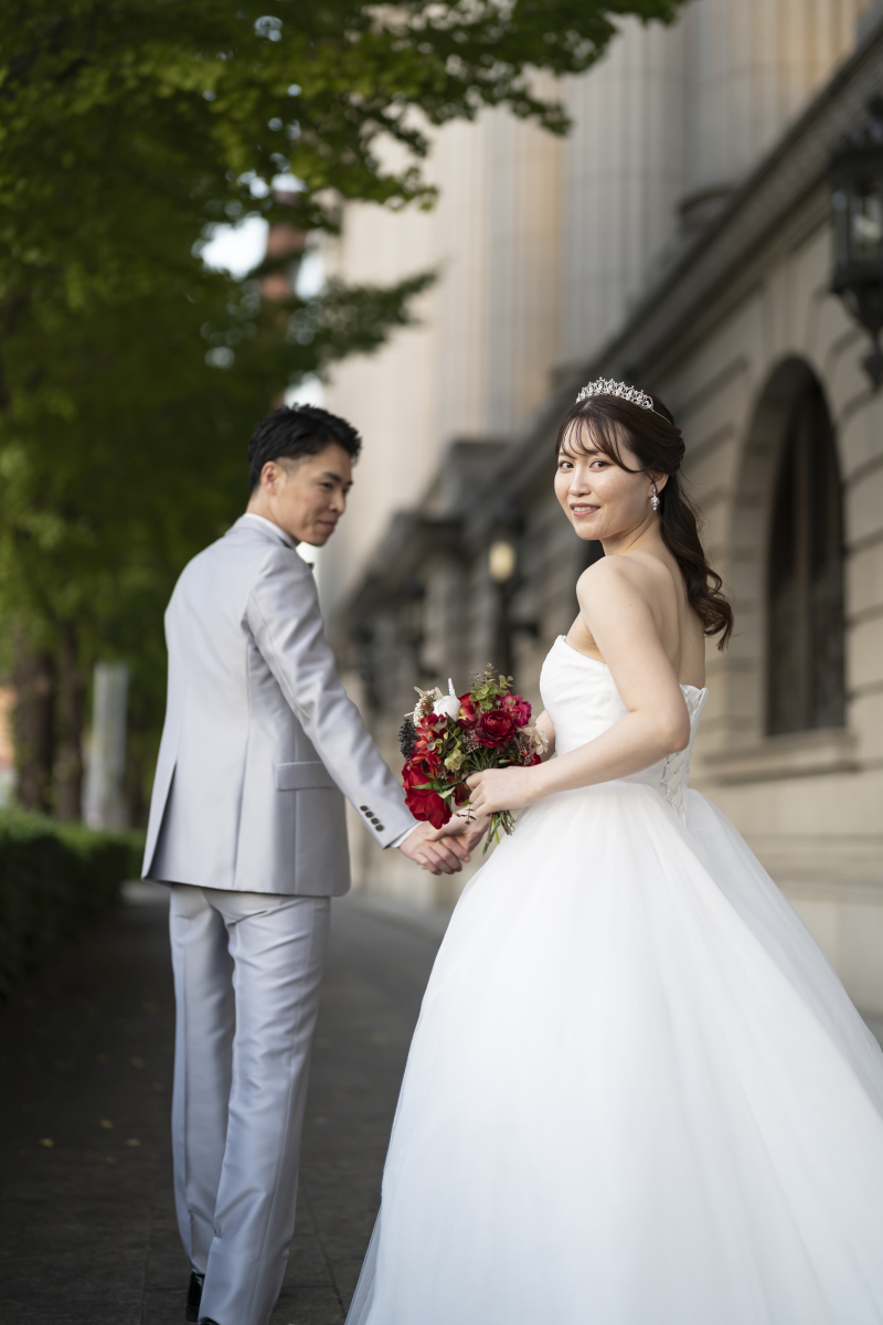 振り返る姿も◎