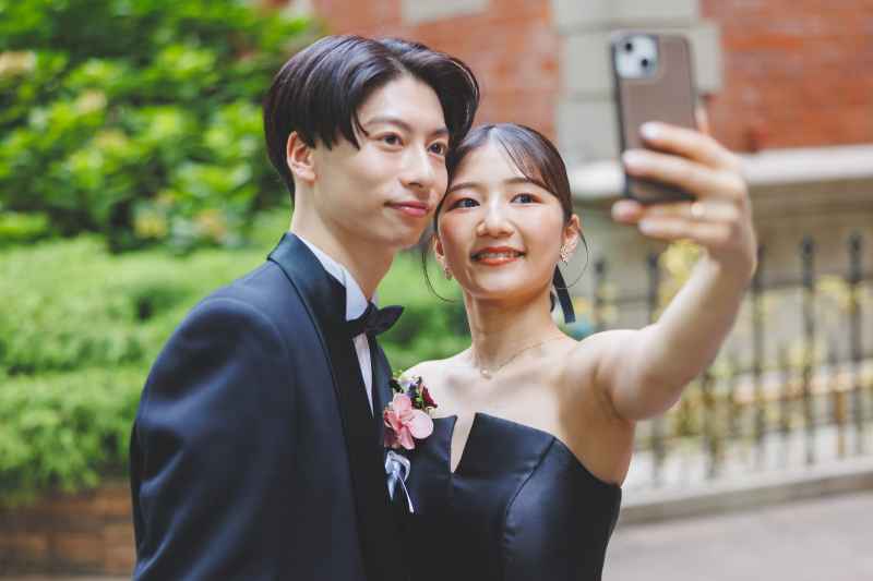 結びにお二人の携帯でも記念撮影◎