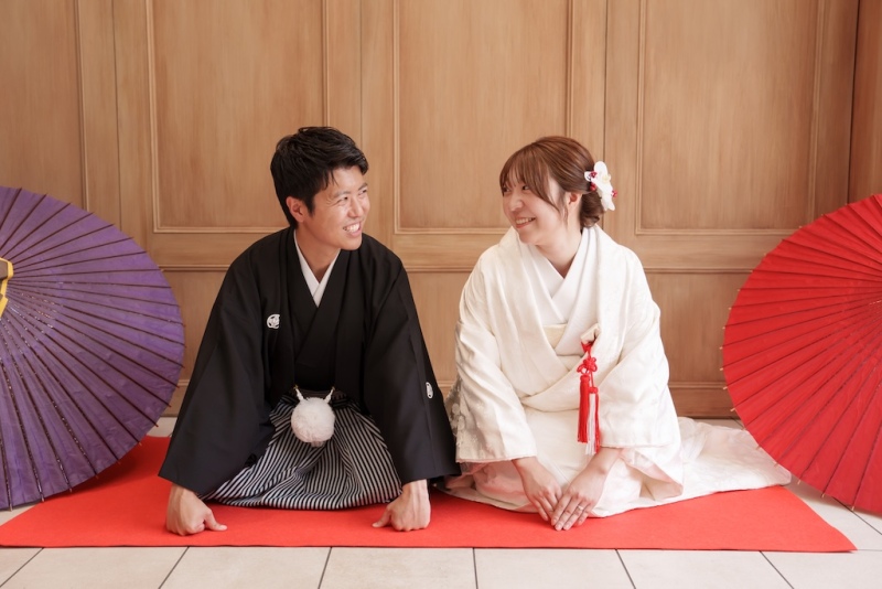 毛氈で魅せる和装ショット|華やかさ満点の演出