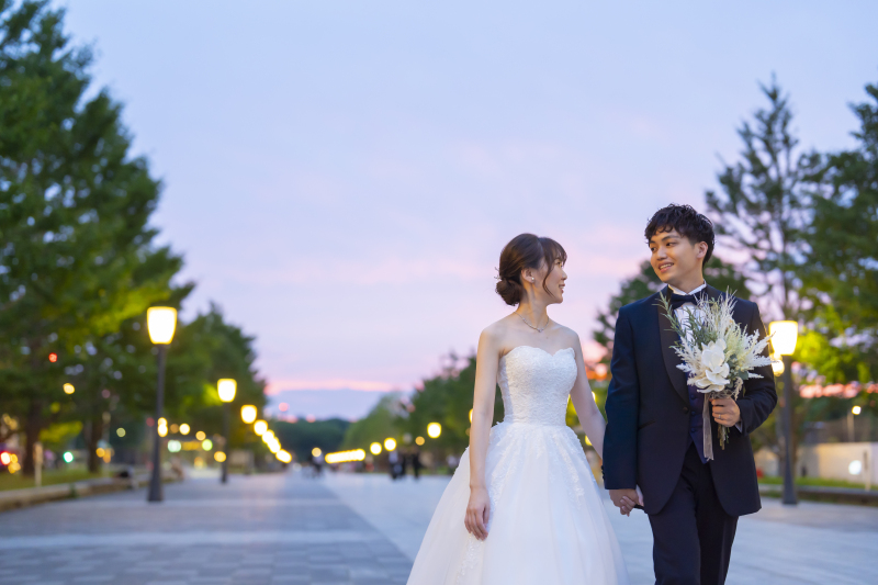 夕焼けをバックに