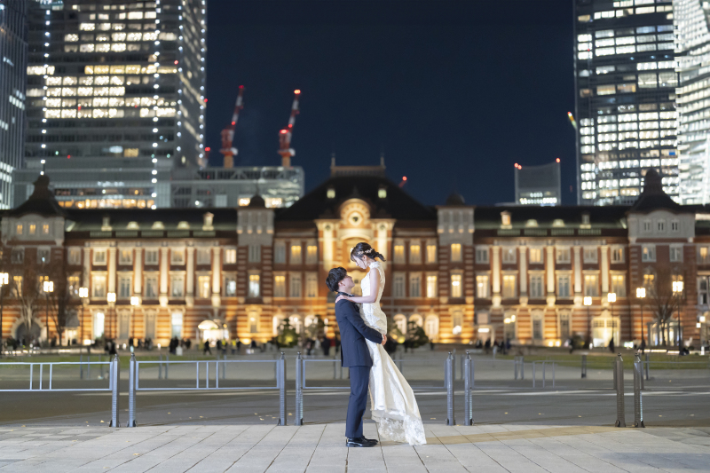 肩に手を添えて