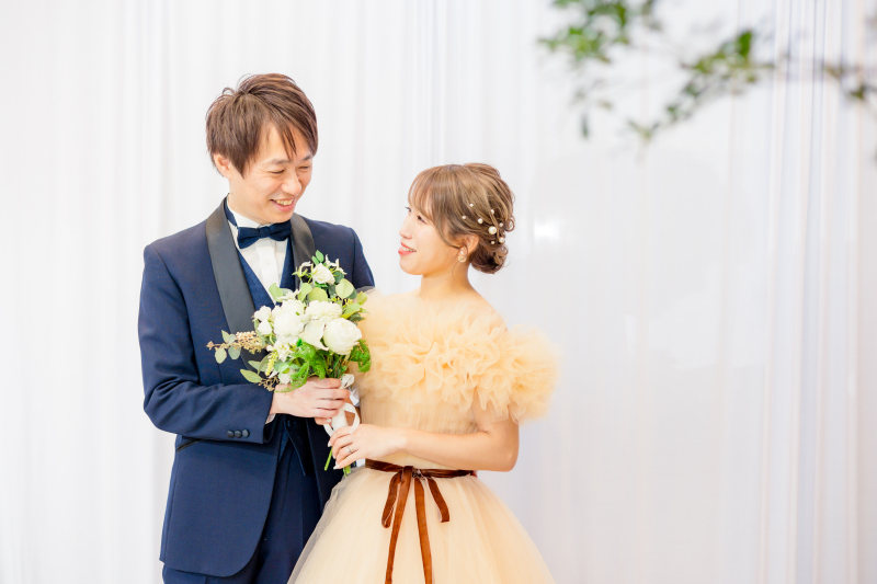 衣裳が引き立つホワイト背景で