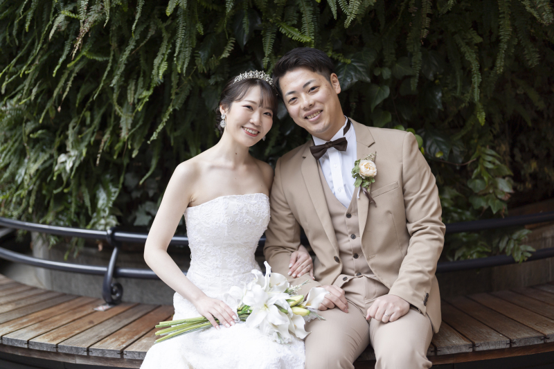 ベンチに座って