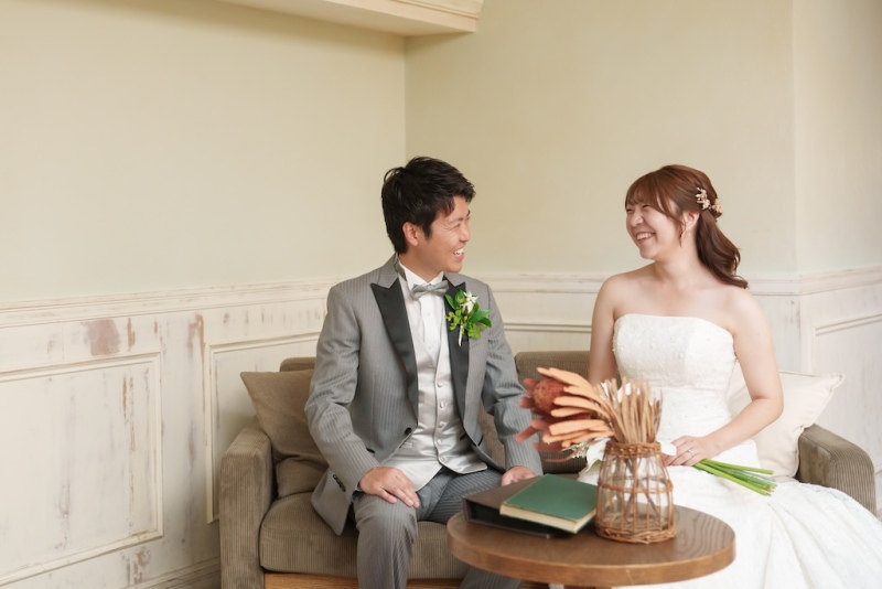 ソファーでくつろぐ姿|自然な表情を引き出す撮影