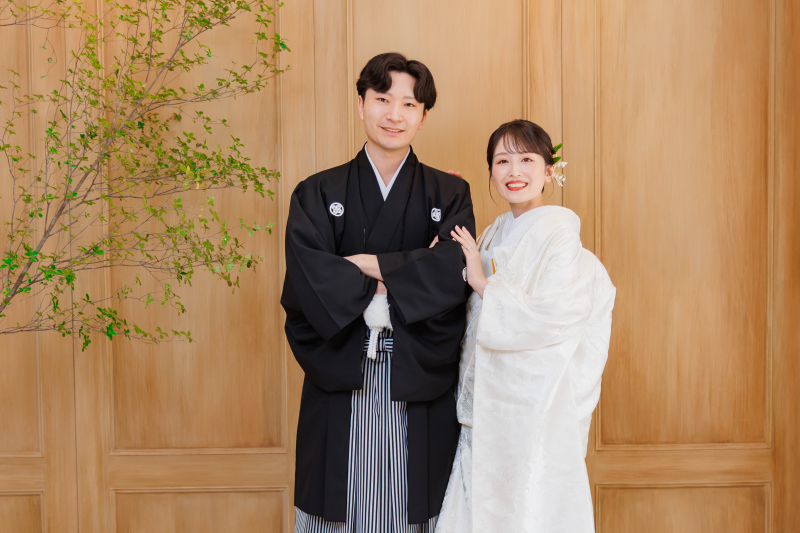 ナチュラル背景で輝く和装姿