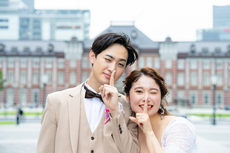 東京駅をバックに特別な瞬間を切り取ります!