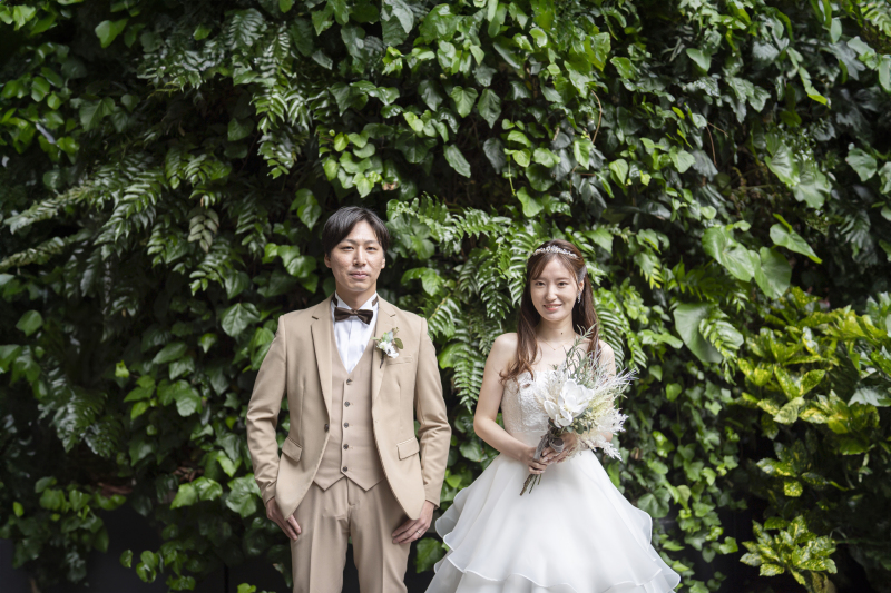 三菱美術館内隣接のブリックスクエア内のガーデンは、季節毎の花々が咲き誇り、四季を感じながらの撮影が可能です。