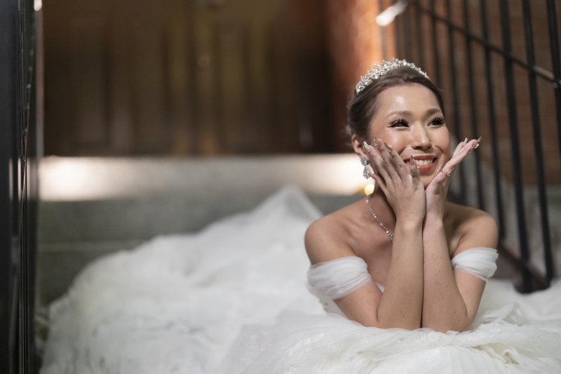 三菱美術館の階段前は、丸の内撮影の代名詞的スポットです。昨年秋に大規模改修工事が終了して、人気スポットの復活です。