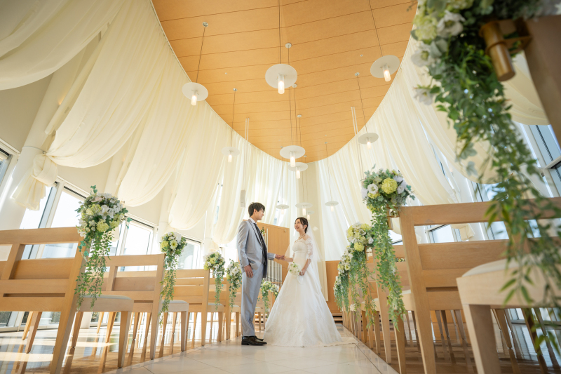 光が差し込むチャペルにて