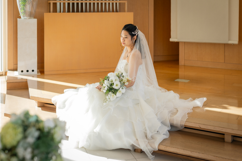 光差し込むチャペル