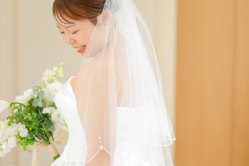 柔らかな笑顔が映えるナチュラルショット