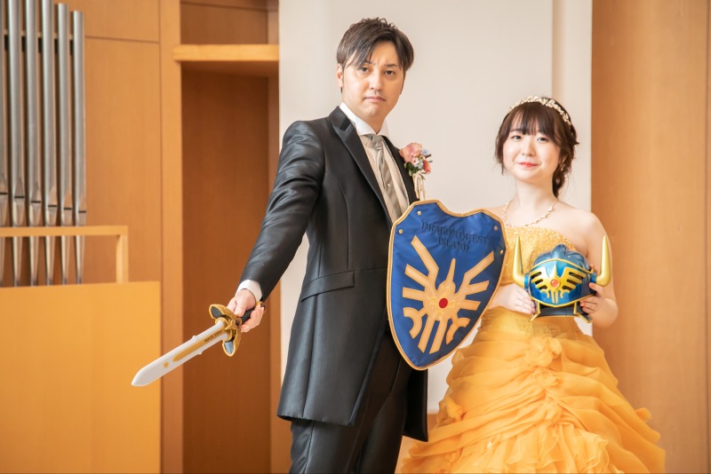 洋装でもドラゴンクエストのグッズと一緒に撮影!!