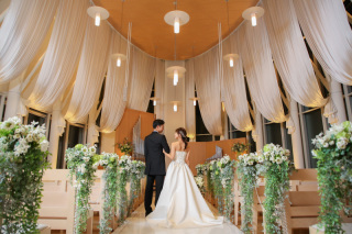 ナイトウェディングで大人ロマンチックな写真撮影に♪