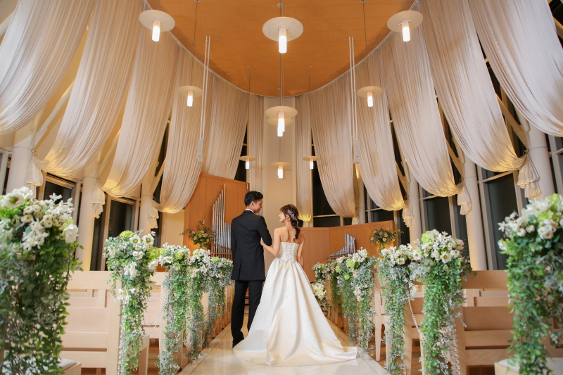 ナイトウェディングで大人ロマンチックな写真撮影に♪