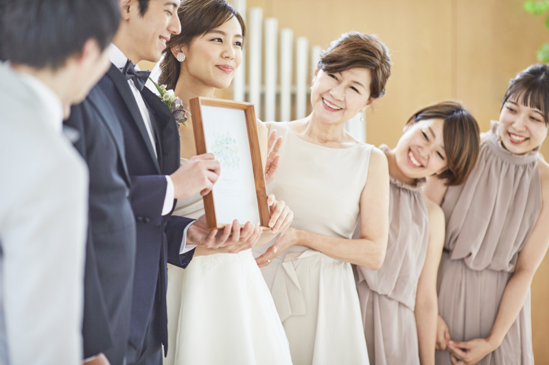 【洋装ウェディング＋会食】〔基本料金50％OFF〕6名様～可能！全カットデータ+12カットアルバム付き！