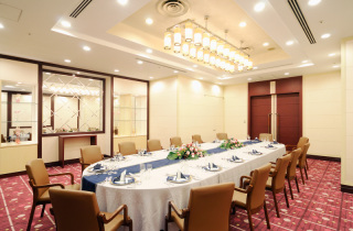 【洋装ウェディング＋会食】〔基本料金50％OFF〕6名様～可能！全カットデータ+12カットアルバム付き！