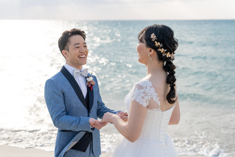 青い空、白い砂浜、そして二人の愛