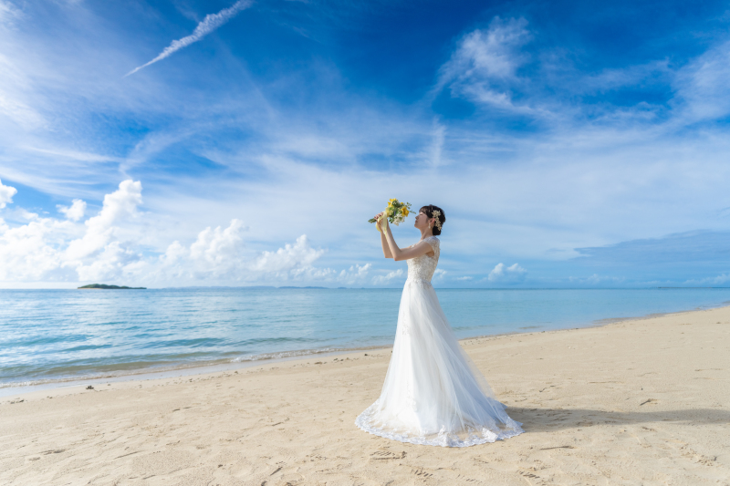 自然で優雅な笑顔で