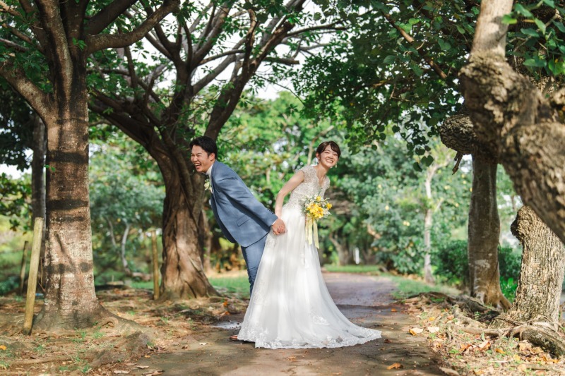 木漏れ日が二人を優しく包む