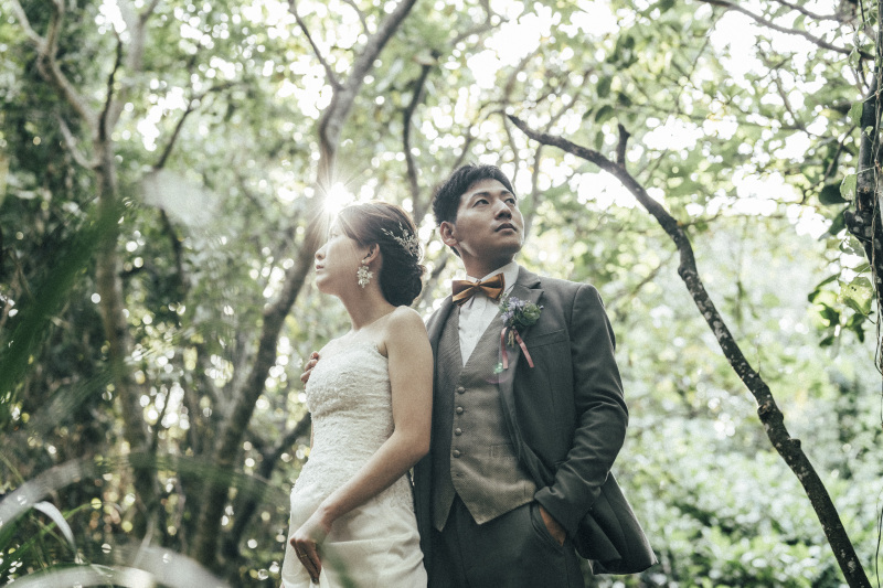 おふたり特有の雰囲気も大切にしながら、撮影を進めていきます!!沖縄だからこそ生かされるロケーション撮影の魅力を、より引き出せるような写真を常に心がけています!!グリーンの良さを感じ取ってください!!