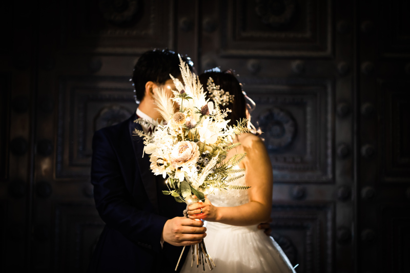 ブーケで顔隠しショット♪