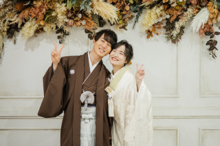 手をとりあって