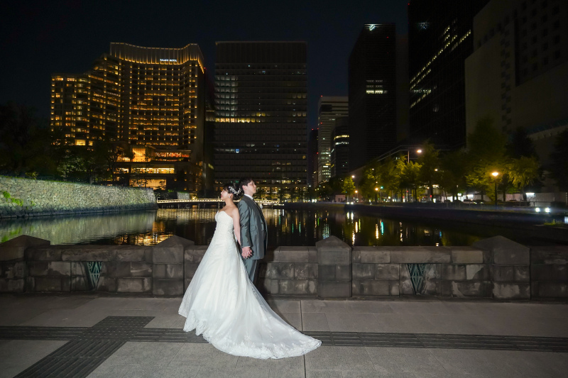 和田倉門での背中あわせのショット♪