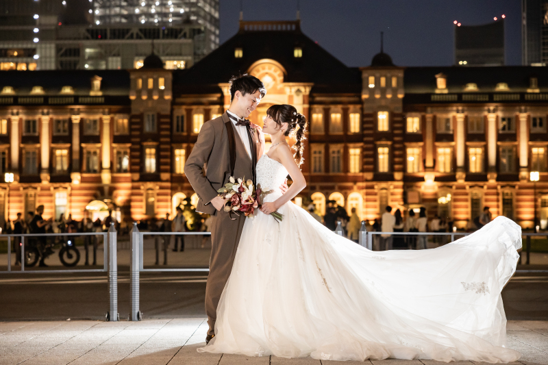 ドレスをパサっと。二人を演出。