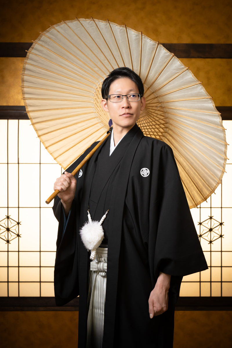 傘持ってキリッとポーズ★