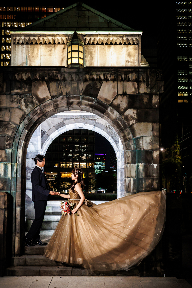 手を取り合いトレーンをパサっと♪