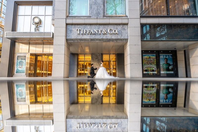 おしゃれな店舗前にて