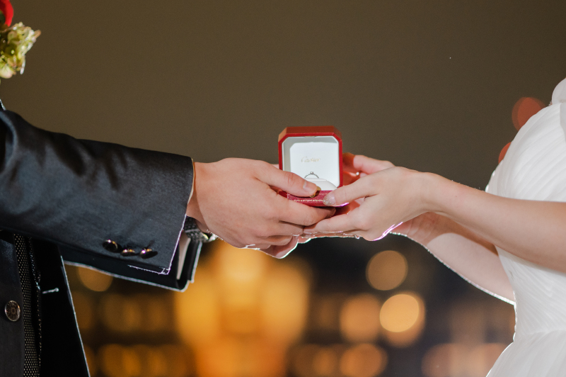 指輪にフォーカス