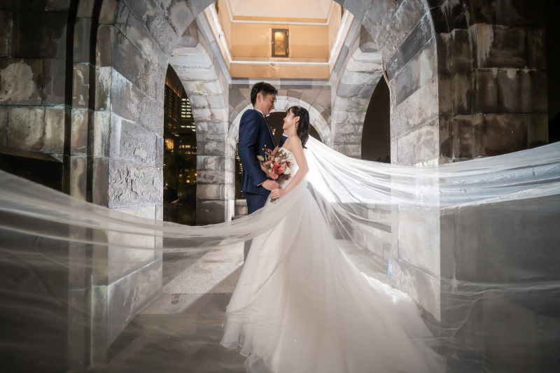 ベールが流れて広がる形