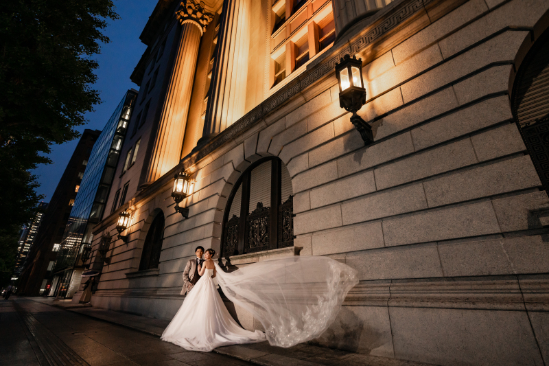 ドレスが踊る夜道