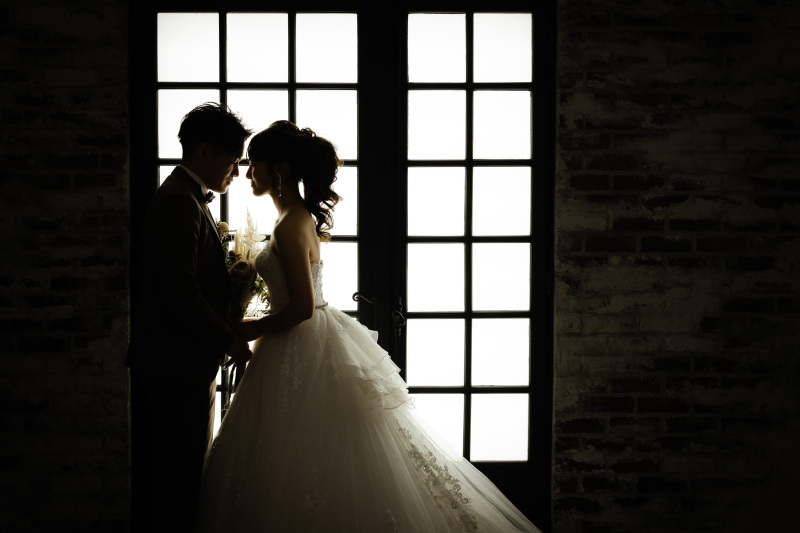 大きな窓を背景に♩