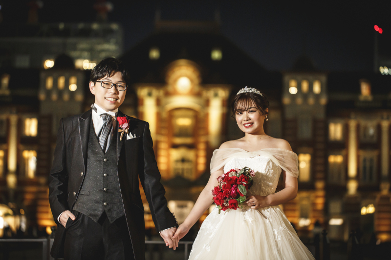 仲良く手をつないで