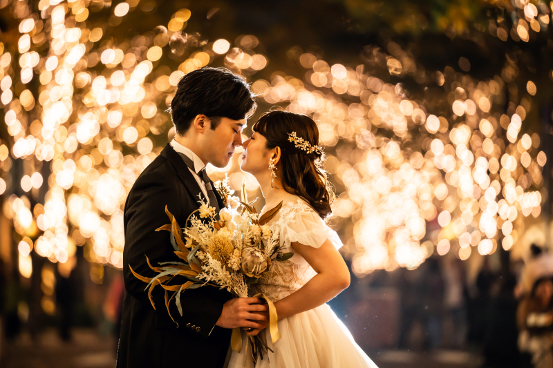 互いに顔を寄せた静かな空気