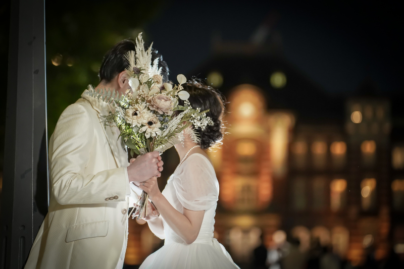 ブーケに隠れて