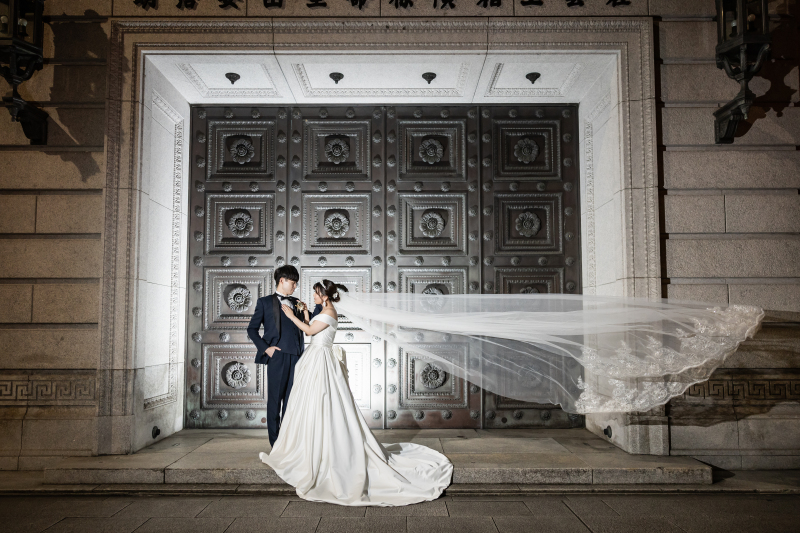 ロングベールをなびかせて