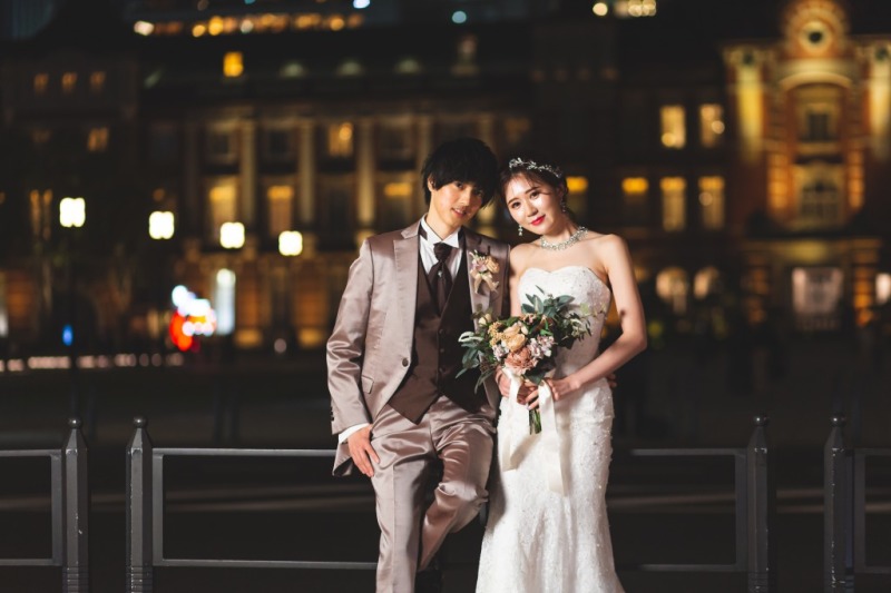 ライトアップされた東京駅と