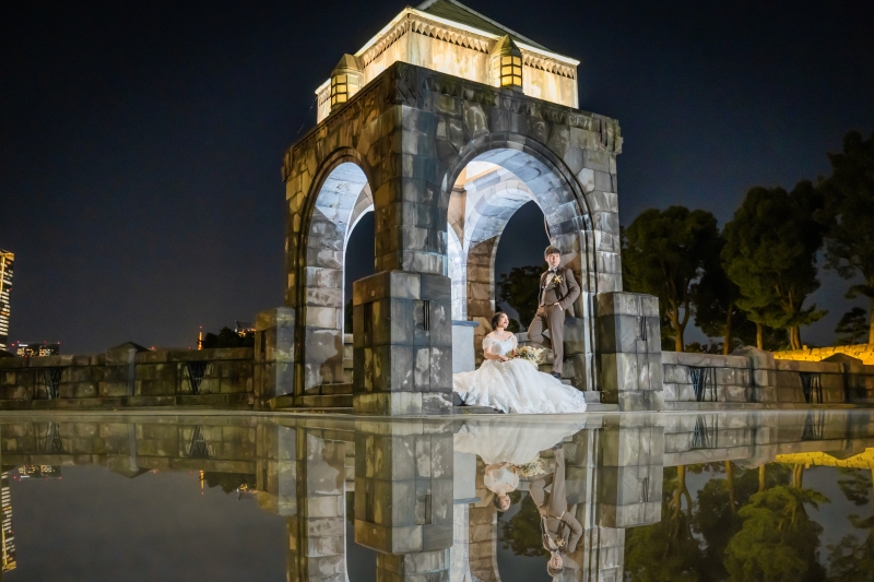 和田倉門アーチとリフレクションの2ショット