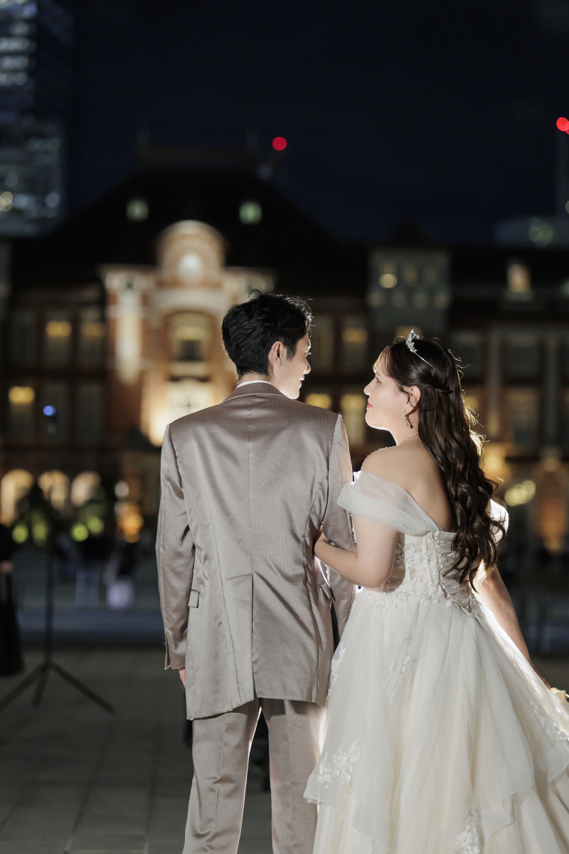 腕を組んで後ろ姿♪