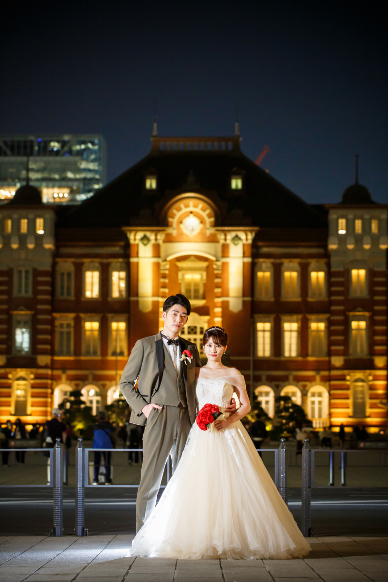 東京駅舎の前でフォーマルショット