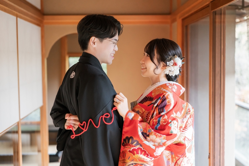 新婦の笑顔が向ける信頼の色