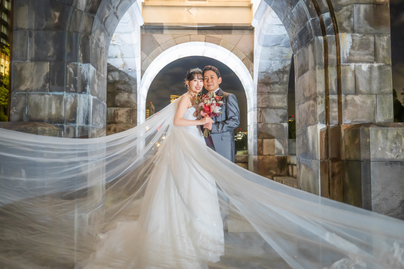 体を寄せ合い正面を向く安定感