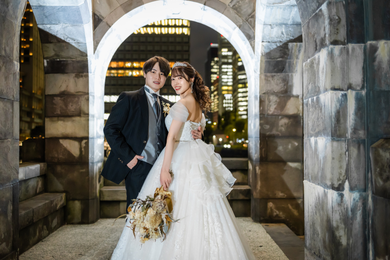 肩を寄せ合う新郎新婦様の佇まい