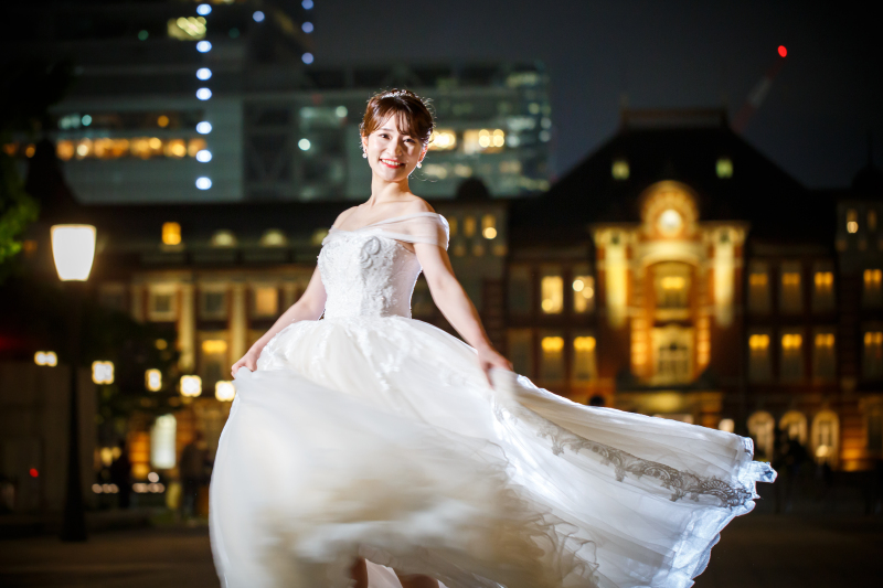 ドレスの裾を振って♪