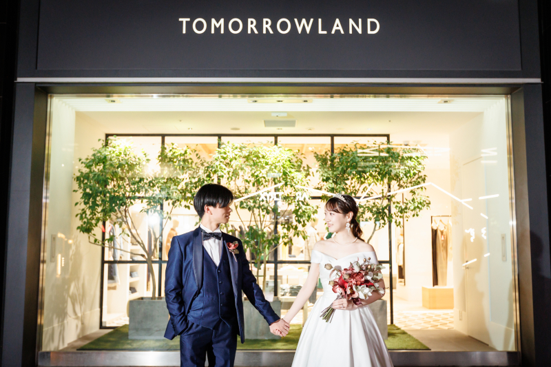 TOMORROWLANDの前で手をつなぐ夜