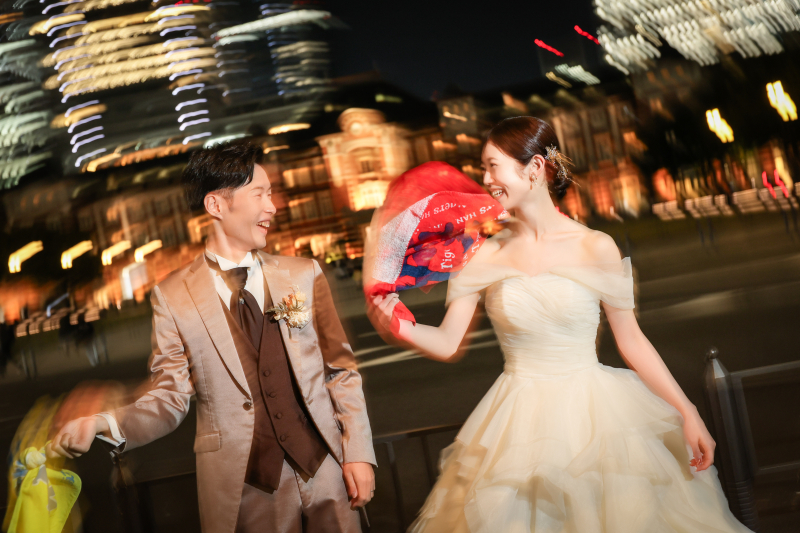 笑顔で揃う体の向き