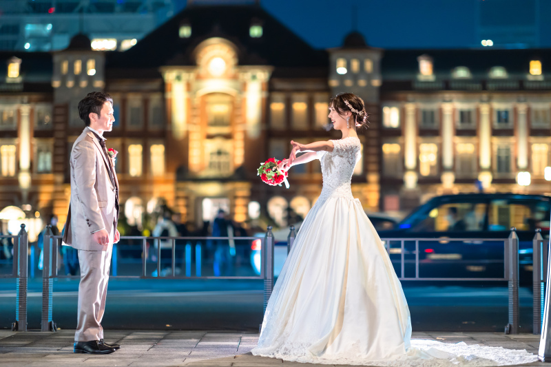 腕を広げるのは